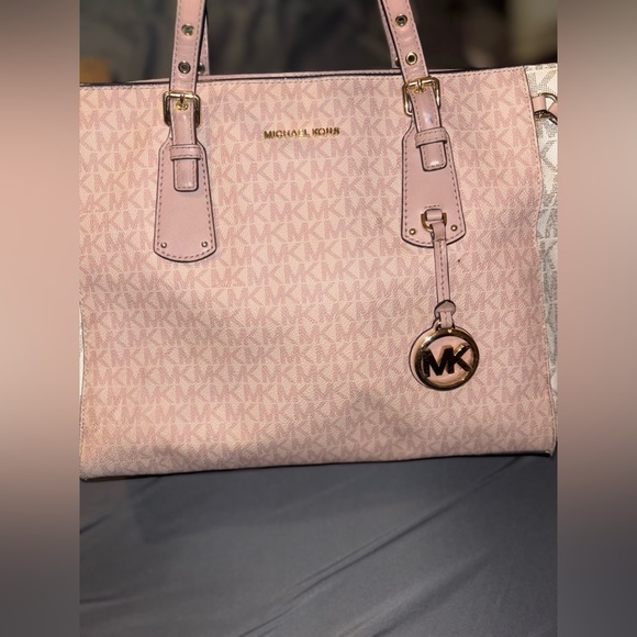 Michael Kors Blush Pink Signature Tote - Picture 1 of 3